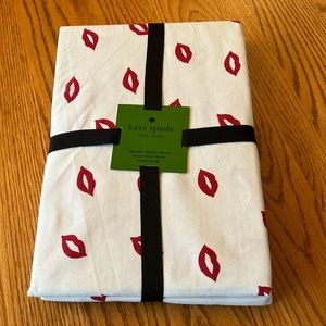 NWT Kate Spade Red Lips Table Cloth 70” Round